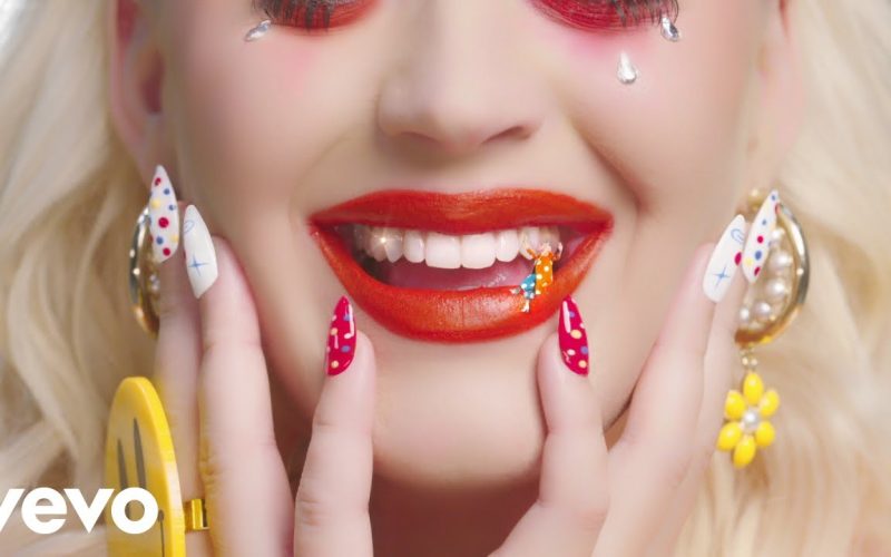 Katy Perry anuncia el lanzamiento de su quinto álbum de estudio, ‘Smile’
