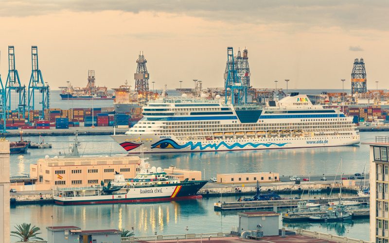 El turismo masificado en Canarias