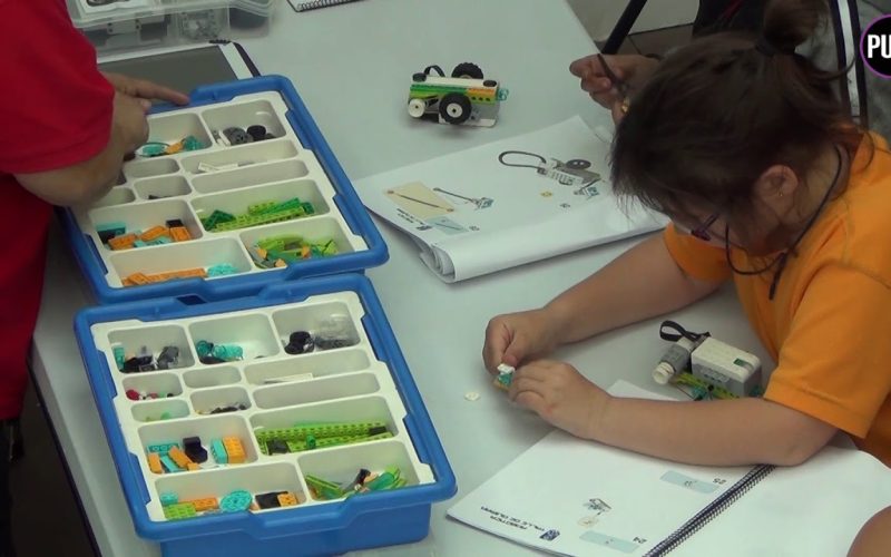 Niños y adultos aprenden Robótica en TLP Weekend