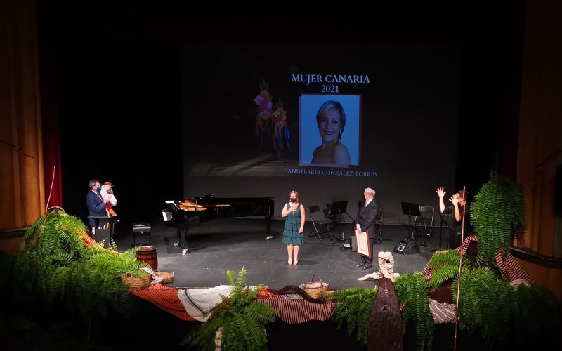 La soprano Candelaria González recibiendo la ovación del público. Foto: María Lemus.