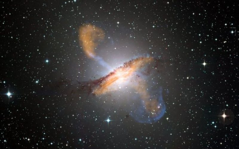 Los agujeros negros regulan la formación de estrellas en galaxias masivas
