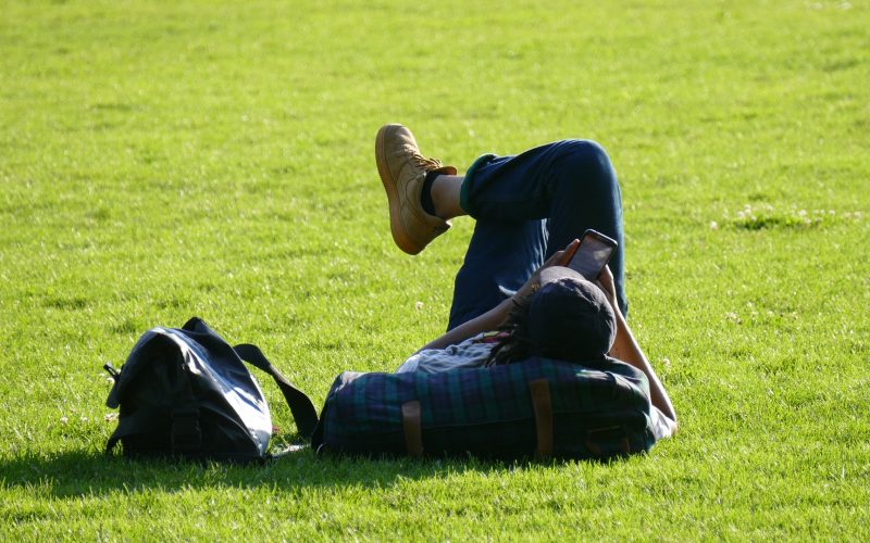 relaxing-4024737_1920