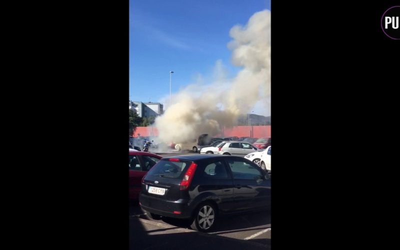 Se incendia un vehículo en la ULL