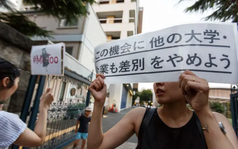 Estudiantes manifestandose en la Universidad de Tokio
