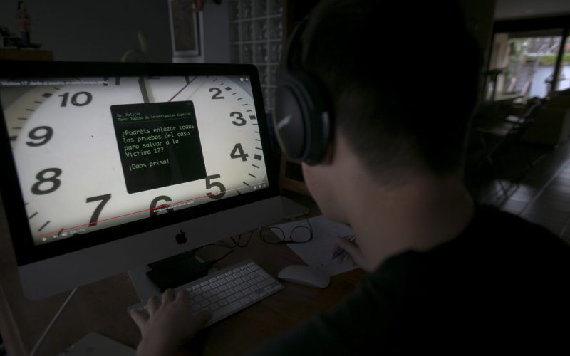 usuari-jugant-escape-room-virtual_2426167549_70832749_1500x1000