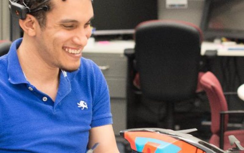 Marvin Andújar creador del sistema de drones controlados por la mente